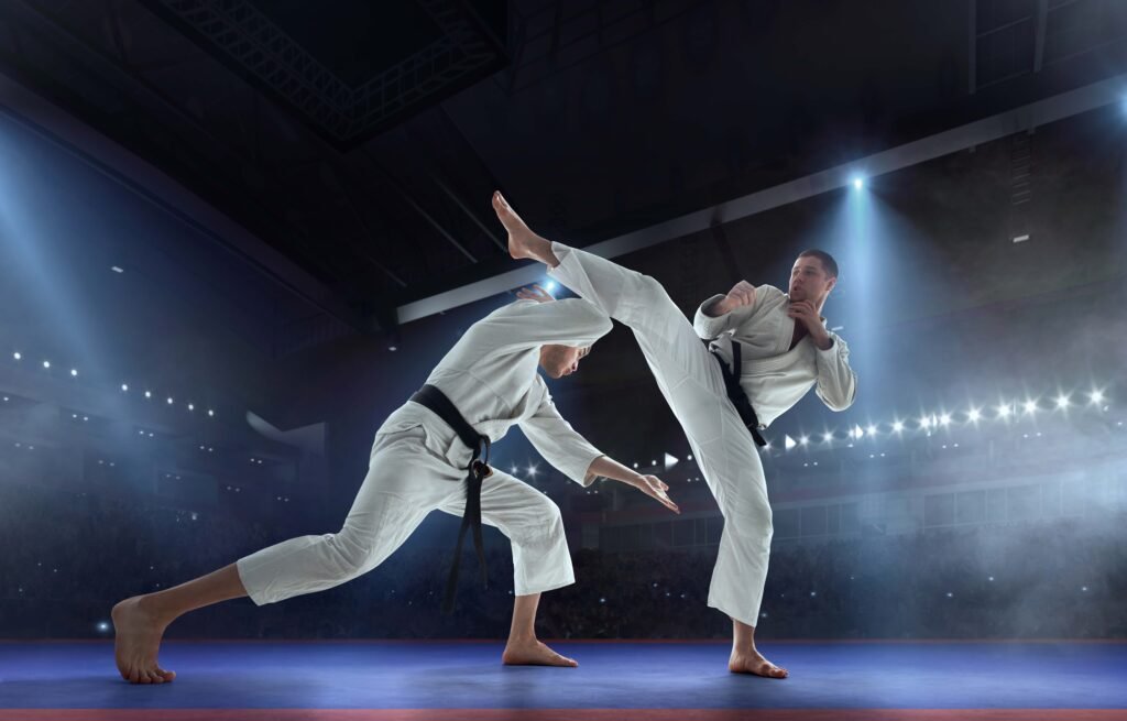 luchadores-de-karate-en-campeonato-de-lucha-de-tatami